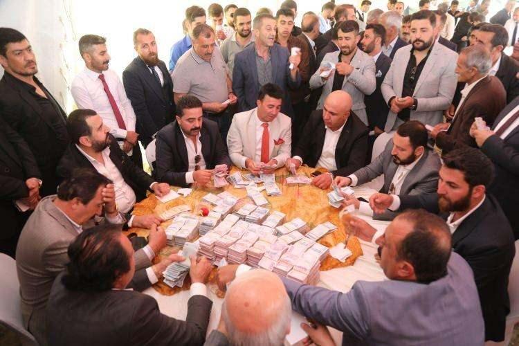<p><strong>Damadın babası iş adamı Nevzat Durmaz, düğüne yurt içinden ve yurt dışından birçok misafirin katıldığını ifade ederek, <span style="color:#B22222">“Düğün ve taziyeler birlik ve beraberlik için çok önemlidir. Bir kaynaşma meydana geliyor. Belki 20 yıl görmediğimiz insanlarla bir düğünde ya da bir taziyede bir araya gelebiliyoruz. Düğünler bizim mutlu günlerimiz. Birbirimizi görmek istediğimiz en güzel günler düğünlerdir. Bu anlamda yurt içi ve yurt dışından düğünümüze gelen herkese teşekkür ediyorum”</span> ifadelerini kullandı. </strong></p>
