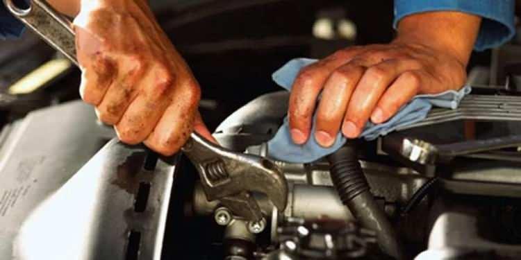 <p><strong>BAKIMLARINIZI YAPTIRIN</strong></p>

<p>&nbsp;</p>

<p>Aracınızın klasik bakımlarının yapılmış olmasına &ouml;zen g&ouml;sterin. Klima, havalandırma sistemlerinin &ccedil;alıştığından emin olun. Eskimiş silecek lastiklerinizi değiştirin.<br />
<br />
&Ouml;zellikle yağ eksilmesine ve sıcak havalarda sorun yaşatan hararet soruna karşı aracın su kontrol&uuml;n&uuml; yapmayı unutmayın. Aracın ak&uuml;s&uuml;n&uuml; mutlaka kontrol ettirin.</p>
