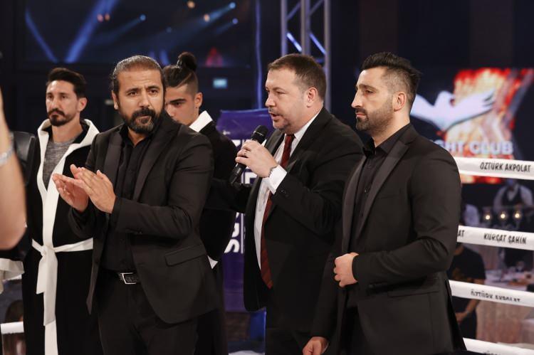 <p><span style="color:#FF0000"><strong>"BİR ELBİSTANLI OLARAK ELİMDEN GELENİ YAPACAĞIM"</strong></span></p>
<p><span style="color:#000000"><strong>Organizasyonda konuşma yapan organizatör Kürşat Şahin, şu ifadeleri kullandı:</strong></span></p>
<p><span style="color:#000000"><strong>"Bizim sloganımız 'Sizi Asla Unutturmayacağız'dı ve asla unutturmayacağız. Oradaki insanlar evlerine gidene kadar da desteğimiz devam edecek. Ben bir Elbistanlı olarak, o bölgenin çocuğu olarak elimden geleni yapacağım. Dünya şampiyonu kardeşlerim ve ekibimle birlikte bugün depremzedelere destek veriyoruz. 8 ülkeden, 8 ayrı sporcuyla, ayrıca iki de tane de kemer maçı yapıyoruz. Bugün hepsi bize destek veriyor. Ayrıca birçok sanatçı kardeşimiz de var"</strong></span></p>