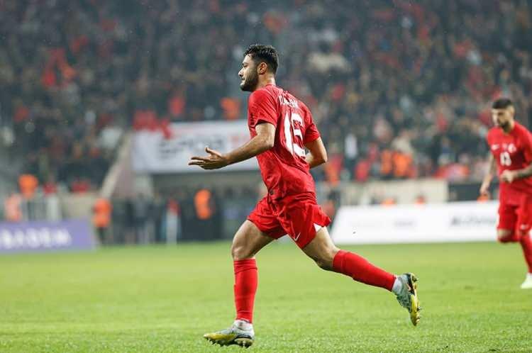 <p>Ozan Kabak, yeniden Galatasaray forması giyebilir.<br />
<br />
Sarı-kırmızılıların önceliği milli futbolcunun bonservisini almak. Kiralama seçeneği de gündemde.<br />
<br />
(SÖZCÜ)</p>