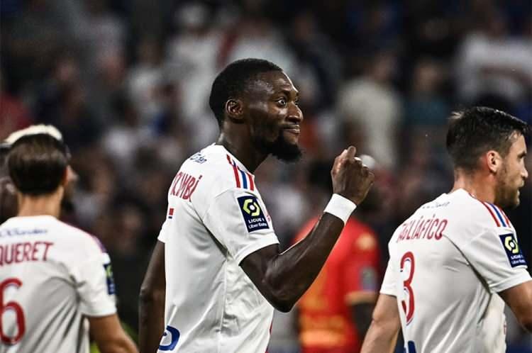 <p>Beşiktaş, Toko Ekambi'yi bonservisiyle Beka Beka'yı ise satın alma opsiyonuyla kiralamak istiyor.<br />
<br />
(MİLLİYET)</p>