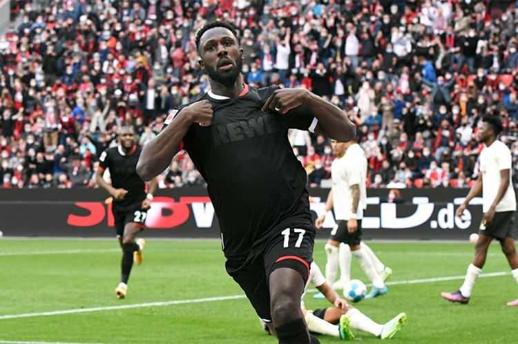 <p>Süper Lig'in yeni ekibi Samsunspor, Okan Kocuk'un ardından bir transferi daha bitiriyor.<br />
<br />
Samsunspor, Köln'den Kingsley Schindler'le anlaşma sağladı.<br />
<br />
(FANATİK)</p>