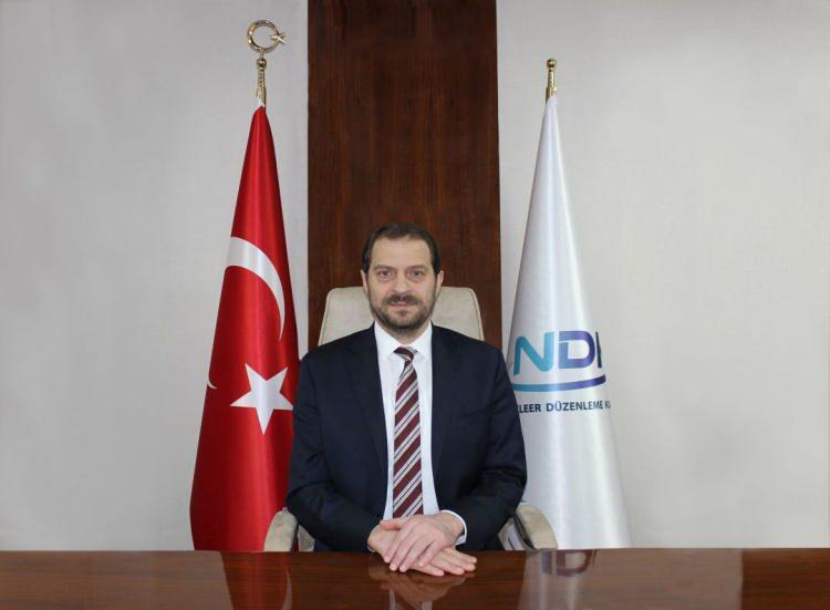 <p><strong>ENERJİ VE TABİİ KAYNAKLAR BAKANI ALPASLAN BAYRAKTAR'IN YARDIMCISI</strong></p>

<p><strong>ZAFER DEMİRCAN</strong></p>

<p>• Enerji ve Tabii Kaynaklar Bakanlığı'nda, Enerji İşleri Genel Müdürü olarak görev yaptı.</p>

<p>• 2019 yılında Nükleer Düzenleme Kurumu Başkanı olarak atandı.</p>
