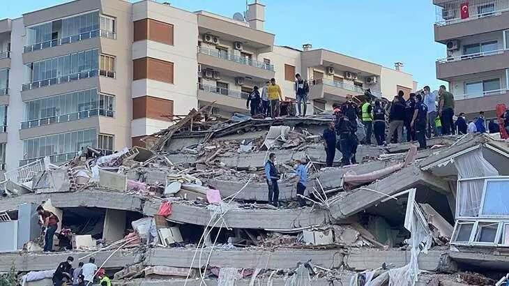 <p>30 Ekim 2020'de İzmir'de meydana gelen depremde 117 vatandaşımız hayatını kaybederken binlerce vatandaşın evi de ağır hasar gördüğü için yıkıldı.</p>
