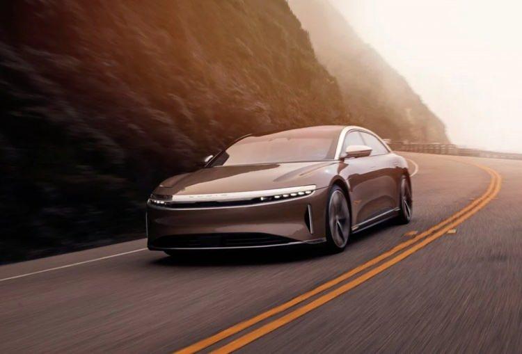 <p>Tanıtıldığı günden bu yana pek çok kez adından söz ettiren Lucid Air, dış tasarımı kadar iç mekanında kullanılan malzeme kalitesiyle öne çıkıyor.</p>

<p> </p>
