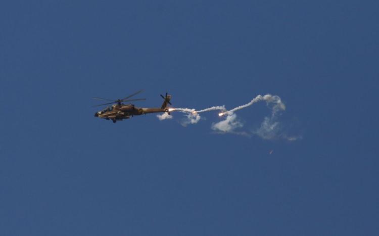 <p>İsrail güçleri, işgal altındaki Cenin kentine düzenledikleri baskında biri çocuk 4 Filistinliyi öldürdü, 42 Filistinliyi yaraladı. Çatışmalarda 7 İsrail askeri yaralandı. </p>