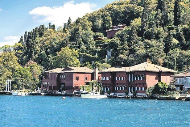 <p><span style="color:#000000"><strong>Temmuz ayında yeniden İstanbul'a geleceği iddia edilen ünlü teknik direktörün İstanbul Boğazı'ndan bir yalı satın alacağı ve belli bir bölgeden de arazi satın alacağı iddia edildi.</strong></span></p>