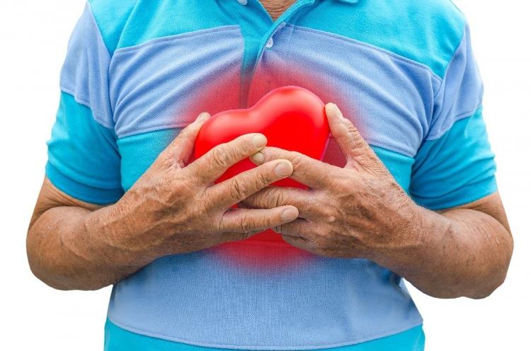 <p><strong>Şişmiş ayak bileklerine benzer şekilde, aşırı yorgunluğun da birçok farklı nedeni olabilir, ancak kalp hastalığı da dikkate alınmaya değerdir.</strong></p>