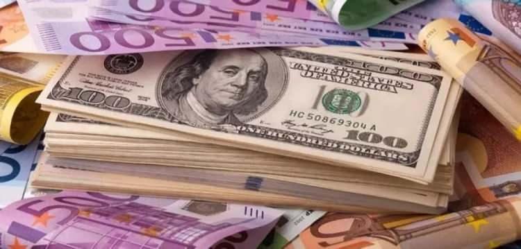 <p>Dolar saat 07.40 itibarıyla, 25,04 TL'den Euro da 27,40 üzerinden işlem görüyor.</p>