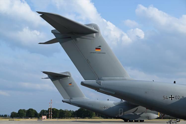 <p>NATO Genel Sekreteri Jens Stoltenberg ise bu hafta içinde Air Defender 2023'e ev sahipliği yapan Almanya'yı ziyaretinde, tatbikatın İttifak topraklarının her karışını savunmaya hazır olduklarını gösteren, açık bir mesaj olduğunu vurgulamıştı.</p>