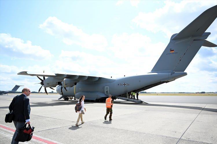 <p>Stoltenberg, "Bunu bir çatışmayı kışkırtmak için değil, bir çatışmayı önlemek için yapıyoruz. Herhangi bir potansiyel düşman NATO'nun bir bütün olarak orada olduğunu ve hava gücüyle hızlı bir şekilde takviye edebileceğini bildiği sürece hiçbir saldırı olmayacaktır." demişti.</p>