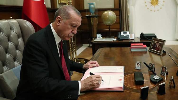 <p>Cumhurbaşkanı Recep Tayyip Erdoğan'ın bakan yardımcılıklarına atama kararları Resmi Gazete'de yayımlandı.</p>

<p>Söz konusu atamalar, 3 sayılı Cumhurbaşkanlığı Kararnamesi'nin 2, 3 ve 4'üncü maddeleri gereğince yapıldı.</p>

<p><strong>İŞTE ATANAN BAKAN YARDIMCILARI</strong></p>
