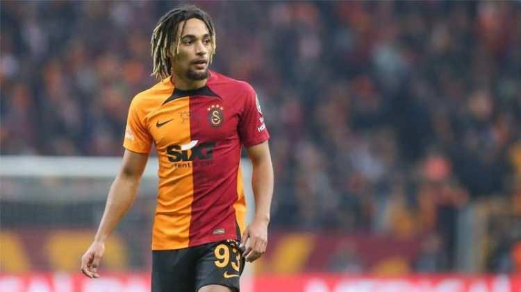 <p><strong>Oyuncuların yüzde 54'ü Avrupa kıtasından</strong><br />
<br />
Ligde forma giyen yabancı futbolcuların kıtalara göre dağılımına bakıldığında, Avrupa'nın bariz üstünlüğü dikkati çekiyor.<br />
<br />
Toplam 311 yabancı futbolcu içinde 168 kişi (yüzde 54), Avrupa ülkelerine mensup. Avrupa'yı 88 futbolcuyla (yüzde 28) Afrika takip ediyor. </p>