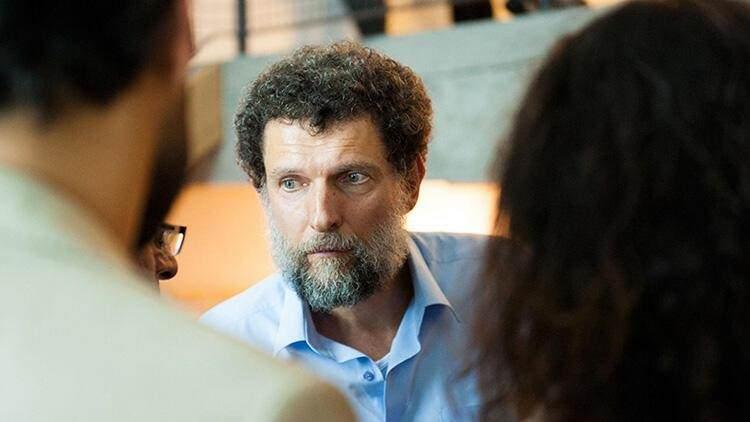 <p>Almanya'nın Kavala için bu denli endişelenmesi ve casusluk, darbeye teşebbüs suçlarıyla yargılanan birini savunması Batının iki yüzlü bakış açısına bir kez daha ışık tuttu.</p>