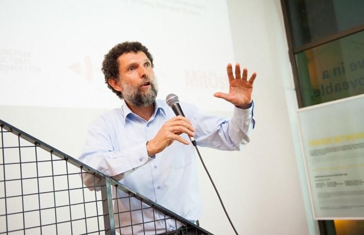 <p><span style="color:#000000"><strong>Her gelişmeye ilişkin açıklama yayınlayabilecek kadar konforlu bir hapis hayatı süren Osman Kavala ise konuya ilişkin açıklamalarda bulundu.</strong></span></p>