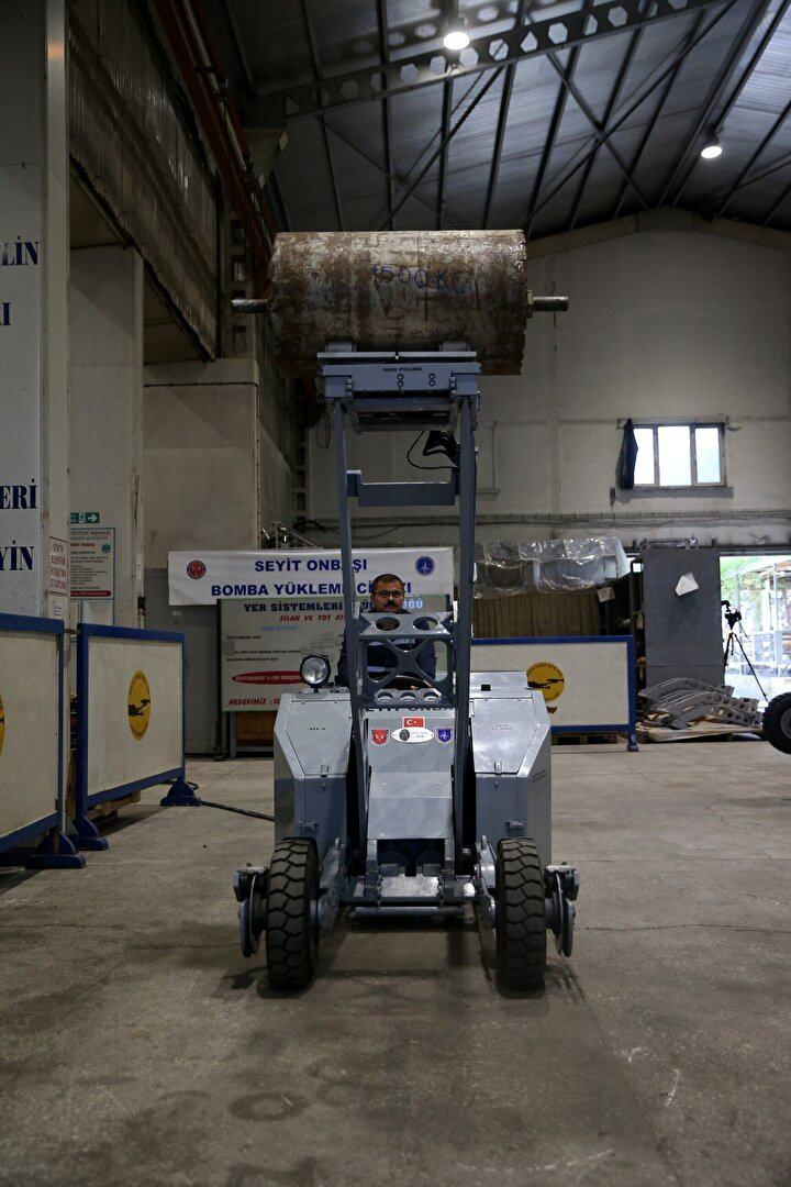 <p>"Seyit Onbaşı bomba yükleme aracını üretirken amacımız yurt dışına bağımlılığı azaltmak, milli ve yerli imkanlarla bir araç geliştirmekti.</p>
<p> </p>