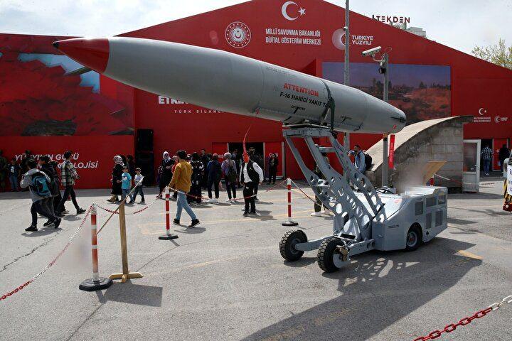 <p>Aynı zamanda Milli Muharip Uçak'ta da kullanılmasını hedefliyoruz. Bu zamana kadar üretilen 58 araç, Hava Kuvvetleri Komutanlığının tahsisleri doğrultusunda jet maarif uçaklarında kullanılmaktadır. </p>
<p> </p>