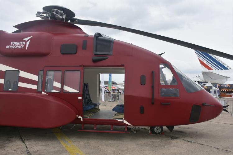 <p>TUSAŞ Genel Müdürü Temel Kotil, AA muhabirine yaptığı açıklamada, GÖKBEY helikopterinin "genel maksat" sınıfındaki ilk özgün ürünleri olduğunu, yeni sergilenen ürünü de "Genel Maksat-2" helikopteri olarak nitelendirdiklerini söyledi.</p> <p> </p> 