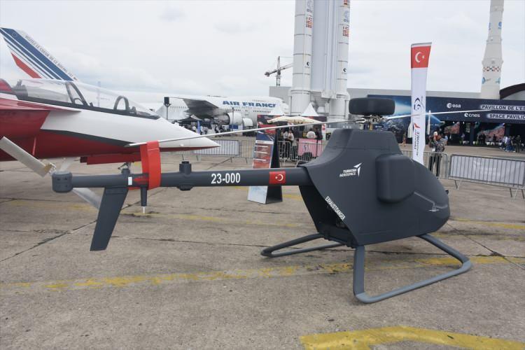 <p><strong>"İyi bir başlangıç oldu"</strong></p>
<p>TUSAŞ İHA Sistemleri Genel Müdür Yardımcısı Ömer Yıldız, AA muhabirine yaptığı açıklamada, projenin Cumhurbaşkanlığı Savunma Sanayii Başkanlığının açtığı ihalenin kazanılmasıyla başladığını söyledi.</p>
<p>Bu kapsamda 50 kilogram taşıma kapasitesine sahip 3 insansız helikopteri tasarlayıp, uçurup, teslim edeceklerini bildiren Yıldız, şöyle konuştu:</p>