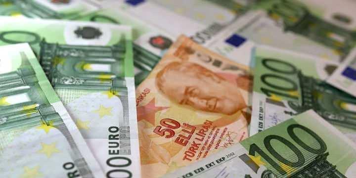 <p>27 lirayı aşan Euro da 27,88 TL’ye kadar yükseldi. </p>
