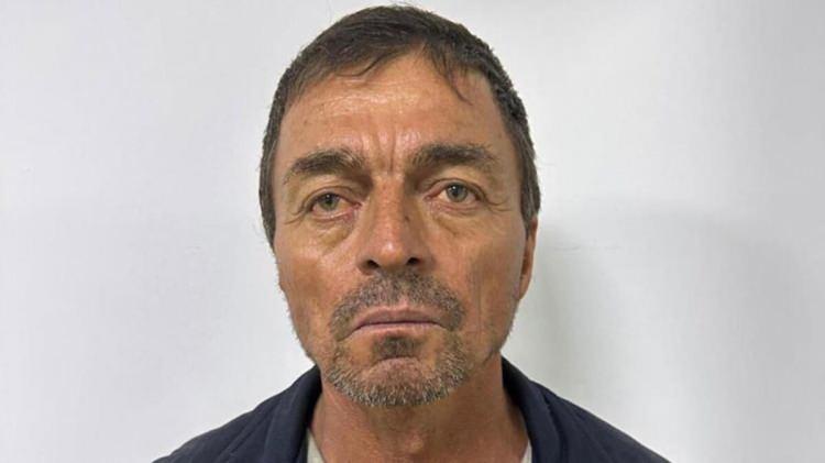 <p><strong>KISKANÇLIK YÜZÜNDEN ÖLDÜRMÜŞ</strong></p>
<p>Polis, katil olarak aranan Gülkamar Hanymova'nın erkek arkadaşı Türkmenistan uyruklu Saparmurat Hallyev'i Çeşme'de yakaladı. Şüphelinin olayda kullandığı bıçak da ele geçirildi.</p>
<p>Şüpheli cinayetleri kıskançlık yüzünden işlediğini ifade etti.</p>