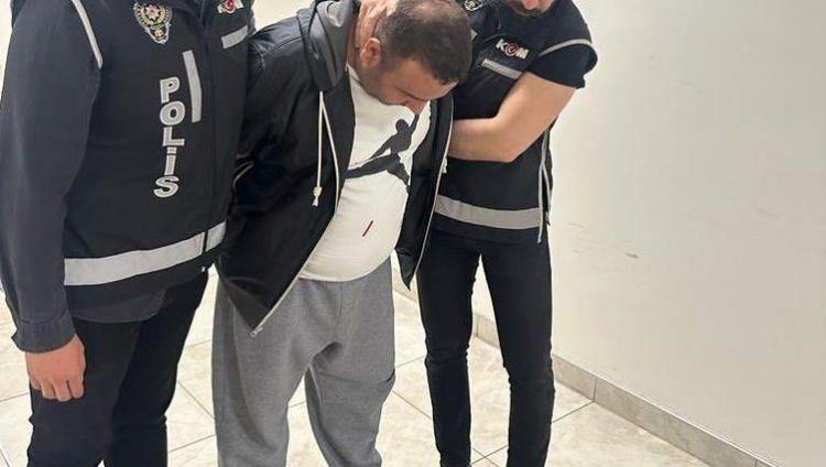 <p>'BU NE PERFORMANS AMA'</p>

<p>Whatsapp konuşmalarının yer aldığı iddianamede, Soner Hakkı Çoruh'un cep telefonuna pornografik fotoğraf gönderildiği, iletinin altına 'patladı beyimiz' yazıldığı tespit edildi.</p>
