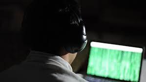 <p>'PİS KASETLERİN YÜZÜNDEN 85 MİLYONUN İSTİKBALİ İLE OYNAMA'</p>

<p>İnce'nin montajlanarak oluşturulan sahte pornografik videosunu 'Komşu Celal' olarak kayıtlı numarayla paylaşan Mehmet Galoğlu ise iletinin açıklama kısmına, "Muharrem İnce, Çarşamba saat 20'ye kadar sana müsaade, pis kasetlerin yüzünden 85 milyonun istikbali ile oynama, iktidar partisi seni 2018-2023'de neden tehdit ettiklerini açıklasana, 2011 yılında eşini aldatırken gizli kameraya kaydettiler" ifadelerini kullandı.</p>

<p> </p>
