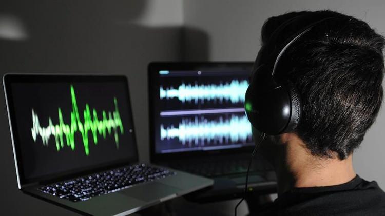 <p>İddianamede, Galoğlu'nun aynı sahte pornografik videoyu başkalarına da gönderdiği, belirlenirken, müştekiye karşı birden fazla kez işlenmesi sebebiyle hakkında zincirleme suç hükümlerinin uygulanması talep edildi.</p>
<p>(SABAH)</p>