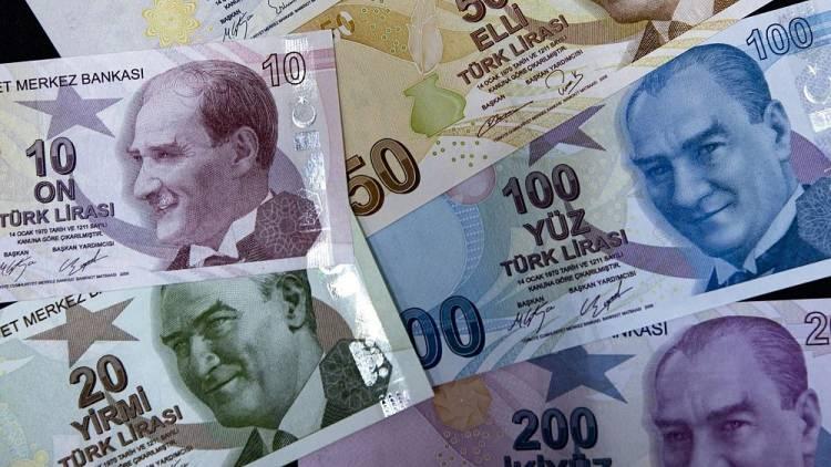 <p><strong>TEMMUZ 2023'TE EMEKLİYE ZAM DÜZENLEMESİ NASIL YAPILACAK?</strong></p>
<p>Temmuz ayında emekliye zam düzenlemesi geliyor. 6 aylık enflasyon oranına ilaveten refah payı ile yeni maaşlar belirlenecek. Burada daha düşük maaşlara daha yüksek zam oranı verilecek. Yüksek maaş alanın kaybı olmayacak.</p>