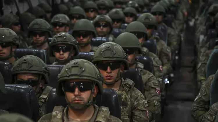 <p>Kosova'nın kuzeyinde Sırpların yoğun olduğu Zveçan, Zubin Potok ve Leposaviç belediyelerinde 23 Nisan'da yapılan yerel seçimleri kazanan Arnavut belediye başkanlarının göreve başlaması, 26 Mayıs'ta Kosovalı Sırplar tarafından protesto edildi.</p>