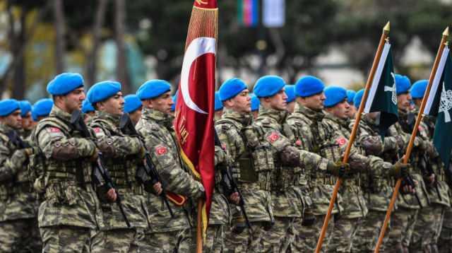 <p>Türk komandoların Sırp unsurunun egemen olduğu kuzeydeki belediyelerde devriye gezmeye başladığını da yazan Yunan gazete "Daha da önemlisi, Türkiye'nin yakında ABD liderliğindeki Kosova'daki NATO misyonunun komutasını devralması bekleniyor." dedi.</p>