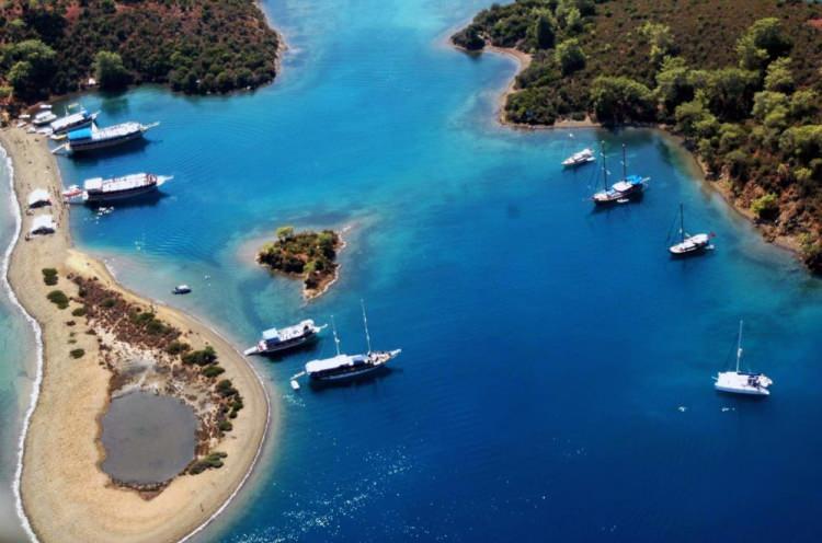 <p>Muğla’ya 2023 yılının ilk 5 ayında gelen turist sayısı bir önceki yılın aynı dönemine göre yüzde 3 artış ile 585 bin 108 kişiye ulaştı. 2022 yılının ilk 5 ayında Muğla’ya 123 bin 578 yabancı turist gelmişti. </p>
