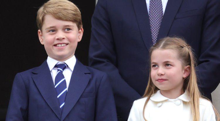 <p><span style="color:#FF0000"><strong>İngiltere Kralı III. Charles'ın torunları Prens George ve Prenses Charlotte, bugüne dek aynı okullarda eğitim hayatlarını sürdürdüler. Kardeşlerin ayrılmasını istemeyen Prens William ve Kate Middleton, 600 yıllık tarihi boyunca yatılı bir erkek öğrenci okulu olarak bilinen Eton Collage'ı ikna etmek için harekete geçti.</strong></span></p>
