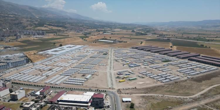 <p>- EN BÜYÜK KONTEYNER KENTLERDEN BİRİ</p>
<p> </p>
<p>AFAD İl Müdürü Tayfun Temur, AA muhabirine, 6 Şubat'ta yaşanan depremlerin ardından afetzedelerin barınması konusundaki çalışmaların aralıksız devam ettiğini söyledi.</p>