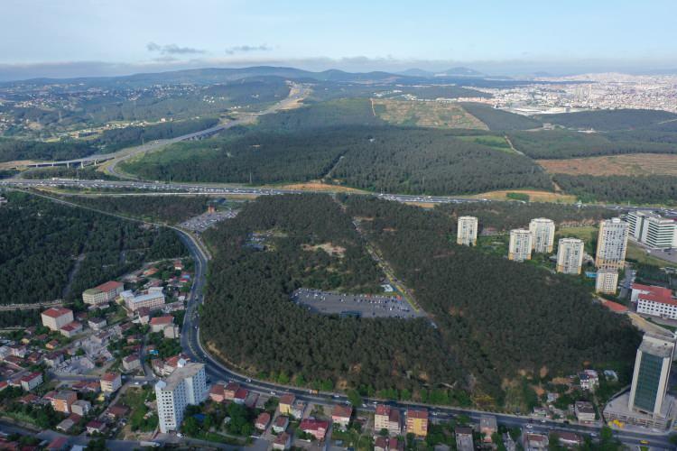 <p> </p>
<p>"Şu anda 27 milyon 513 bin 219 metrekare alanda 138 millet bahçesinde çalışmalar devam ediyor. Bakanlık, 2023 yılı sonuna kadar 81 ilde 81 milyon metrekare millet bahçesi yapılması ve kişi başına düşen yeşil alan miktarının arttırılmasını hedeflerken, bu hedef Cumhurbaşkanı Recep Tayyip Erdoğan’ın talimatlarıyla 2028'e kadar 100 milyon metrekare büyüklüğe sahip 500 millet bahçesi olarak güncellendi. </p>