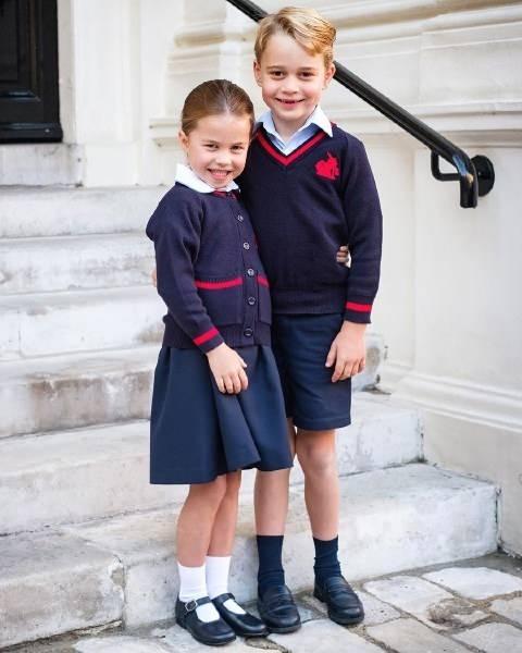 <p><span style="color:#000000"><strong>22 Temmuz'da 10 yaşına girecek olan geleceğin kralı George için okul arayışında olan ünlü çift, George'un babası William, amcası Harry gibi ünlü Eton Collage'da okumasını istiyor. </strong></span></p>
