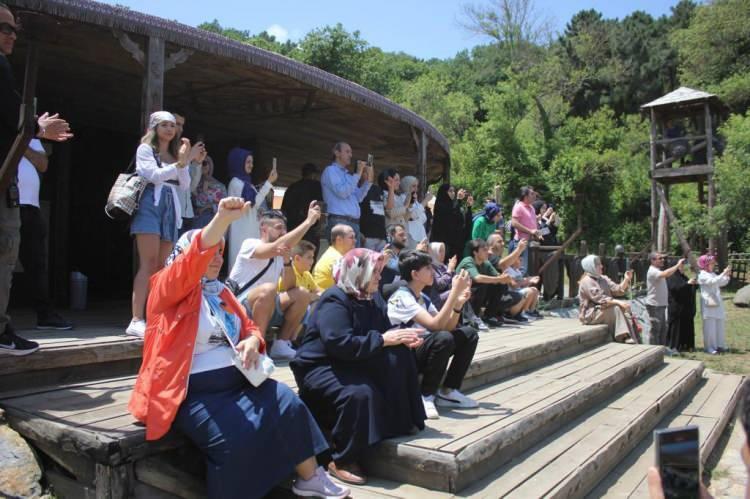 <p><span style="color:#800000"><strong>BOZDAĞ FİLM PLATOLARINDA TARİHİ BİR YOLCULUK</strong></span></p>
<p> </p>