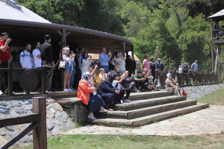 <p><strong><span style="color:#000080">Pazartesi-Pazar: 10:00-20:00<br />
Sadece Kurban Bayramı'nın 1. G&uuml;n&uuml; sabah a&ccedil;ılış saati 12:00, akşam kapanış saati ise 20:00 olacaktır.</span></strong></p>
