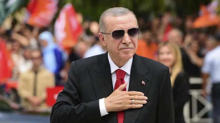 <p>Erdoğan, bayram tatili süresince çok sayıda liderle telefonla görüşerek bayramlarını kutladı, bölgesel ve küresel meselelerde görüş alışverişinde bulundu.</p>
