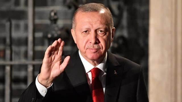 <p>Erdoğan, Kurban Bayramı dolayısıyla Filistin Devlet Başkanı Mahmud Abbas, Sudan Egemenlik Konseyi Başkanı Orgeneral Abdülfettah Abdülrahman El Burhan, Katar Emiri Şeyh Temim bin Hamed Al Sani, Umman Sultanı Heysem bin Tarık ve İran Cumhurbaşkanı İbrahim Reisi ile de telefon görüşmesi gerçekleştirdi.</p>
