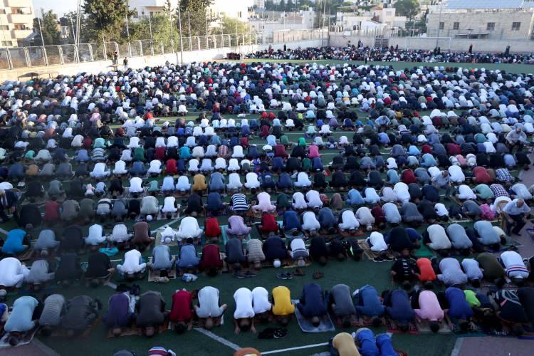 <p><strong>RAMALLAH'TA BAYRAM NAMAZI</strong> </p>
<p> </p>
<p>Batı Şeria'nın Ramalllah kentinin batısında bulunan Beytunya kasabasındaki Müslümanlar, Kurban Bayramı namazını kentte bulunan bir stadyumda kıldı.</p>