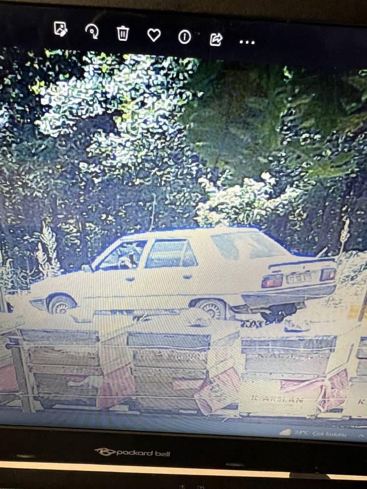 <p>Köylüler görüntüleri jandarmayla paylaşıp, şikayetçi oldu. Konuyla ilgili jandarma geniş çaplı soruşturma başlattı. Ekipler, foto kapandaki şüpheli L.Ö’nün (36), Çan ilçesine bağlı Etili köyünden olduğunu tespit etti. Şüpheli L.Ö. jandarma tarafından evinde gözaltına alındı. Şüphelinin evinde yapılan aramada ele geçirilen güneş enerjisi panelleri, sahiplerine teslim edildi.</p>