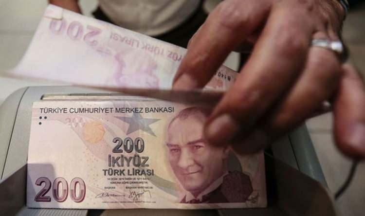 <p><strong>EMEKLİ VE MEMUR ZAMMI İÇİN TORBA YASA DEVREYE GİRECEK</strong></p>
<p>Milyonlarca emekli ve memurun beklediği Temmuz ayı geldi. Bu ayın 5'inde açıklanacak olan enflasyon rakamlarının ardından Meclis'e gelecek bir torba yasa ile birlikte hem taban maaşlar hem de refah payı oranı yasalaşarak uygulanacak.</p>