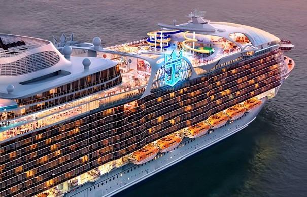 <p>Royal Caribbean şirketi yapmış olduğu açıklamada, <strong>''Hayal etmeye bile cesaret edemeyeceğiniz bir heyecan ve mümkün olduğunu hayal bile edemeyeceğiniz üst düzey bir rahatlık. Denizdeki en büyük su parkında adrenalininizin yükselmesine izin verin veya okyanusun üzerinde sallanan bir cesaret testinin üstesinden gelin''</strong> ifadelerine yer verdi.</p>
