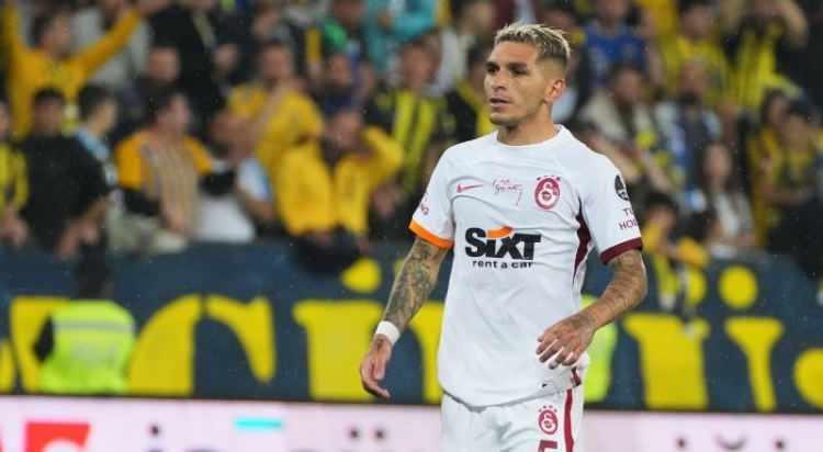 <p>İtalya Serie A ekiplerinden Lazio, Lucas Torreira'nın transferi için bastırıyor. 12 milyon Euro'luk teklifi geri çeviren Galatasaray ise Uruguaylı yıldızı bırakmayı düşünmüyor. (Yeni Şafak)</p>