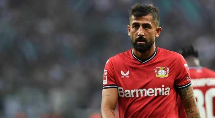 <p>Kadrosunu güçlendirmek için çalışmalarda bulunan Beşiktaş, Almanya Bundesliga ekibi Leverkusen'de forma giyen Kerem Demirbay'ı hedeflerinin arasına ekledi. Kulübe menajerler aracılığıyla önerilen 29 yaşındaki futbolcu, değerlendirmeye alındı. (Fanatik)</p>