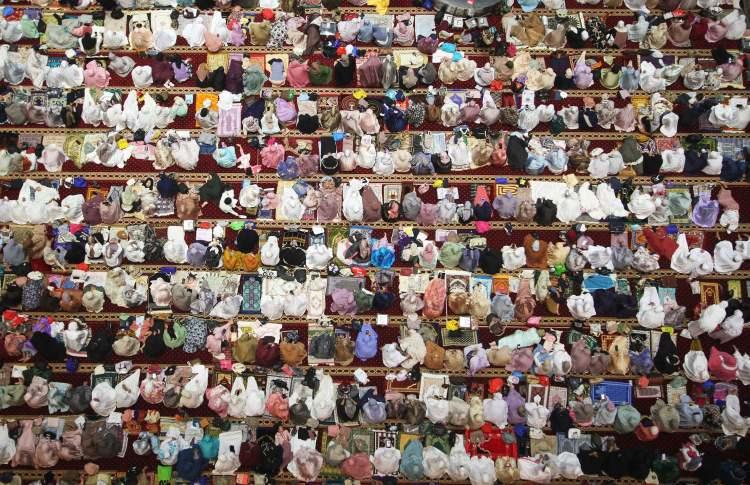 <p>Endonezya'nın başkenti Cakarta'da yaşayan Müslümanlar, Kurban Bayramı namazını kılmak için sabahın erken saatlerinden itibaren bir araya geldi.</p>

<p> </p>

