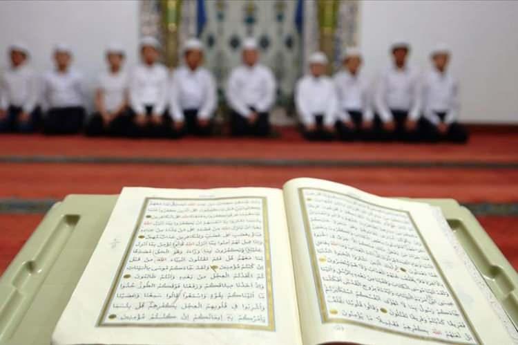<p>Kur'an Kursuna giderek Kur'an'ı Kerim dersini öğrenmelidir. İlim öğrenildikçe amel artacaktır.</p>