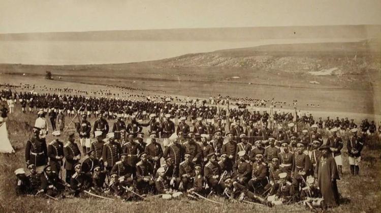 <p><span style="color:#B22222"><strong>Osmanlı devletinin yaptığı savaşlardan biri olan 93 harbi sırasında Yeşilköy'e kadar gelen Rus ordularının çektirdiği fotoğraflar gündem oldu. Türkiye tarihinde önemli bir dönüm noktası haline gelen 93 harbi ilginç görüntüler ortaya koydu. İşte, 145 yıl önce çekilen Türkiye fotoğrafları...</strong></span></p>
