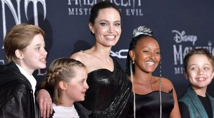 <p><span style="color:#FF0000"><strong>Dünyaca ünlü oyuncu Angelina Jolie, geçtiğimiz günlerde American Journal of Nursing'de sağlık sektöründeki ırksal eşitsizliğe dair konuştu. Beyaz olmayan çocuklarının ırkçılığa uğradığını dile getiren 6 çocuk annesi Jolie, "Beyaz olmayan çocuklarıma, bazen sağlıklarını tehlikeye atacak şekilde yanlış teşhisler konduğunu gördüm" dedi. </strong></span></p>
